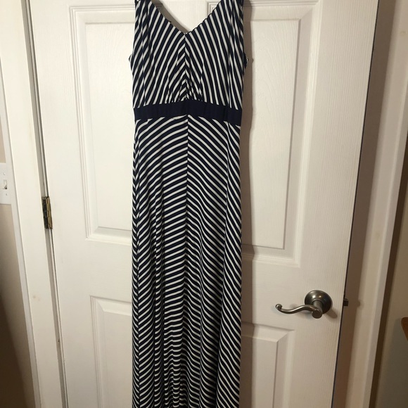 Ladies dress - Picture 6 of 6